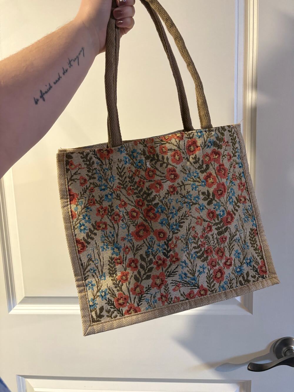 Super cute women’s floral tote bag
